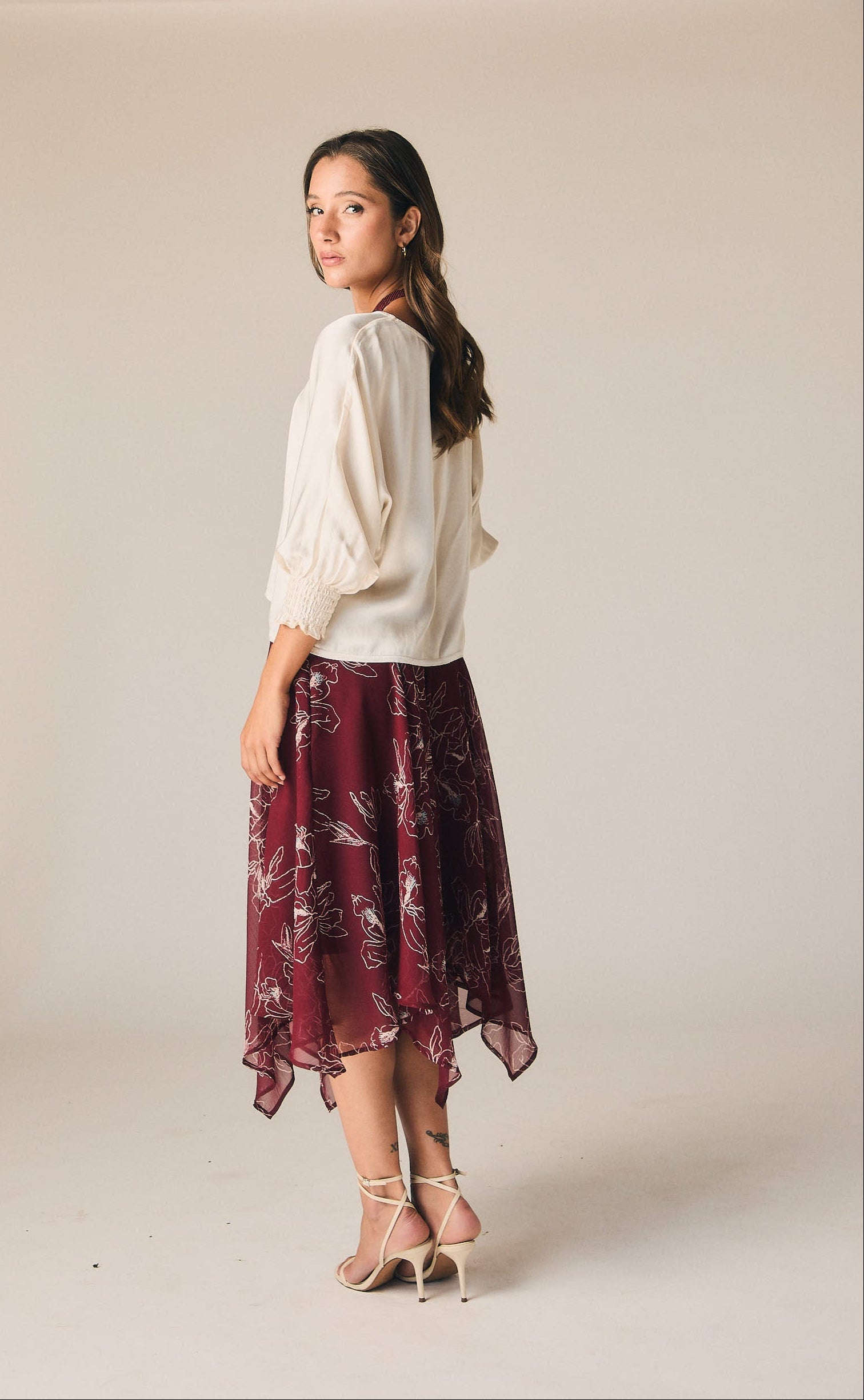 Falda midi picos estampado floral vino