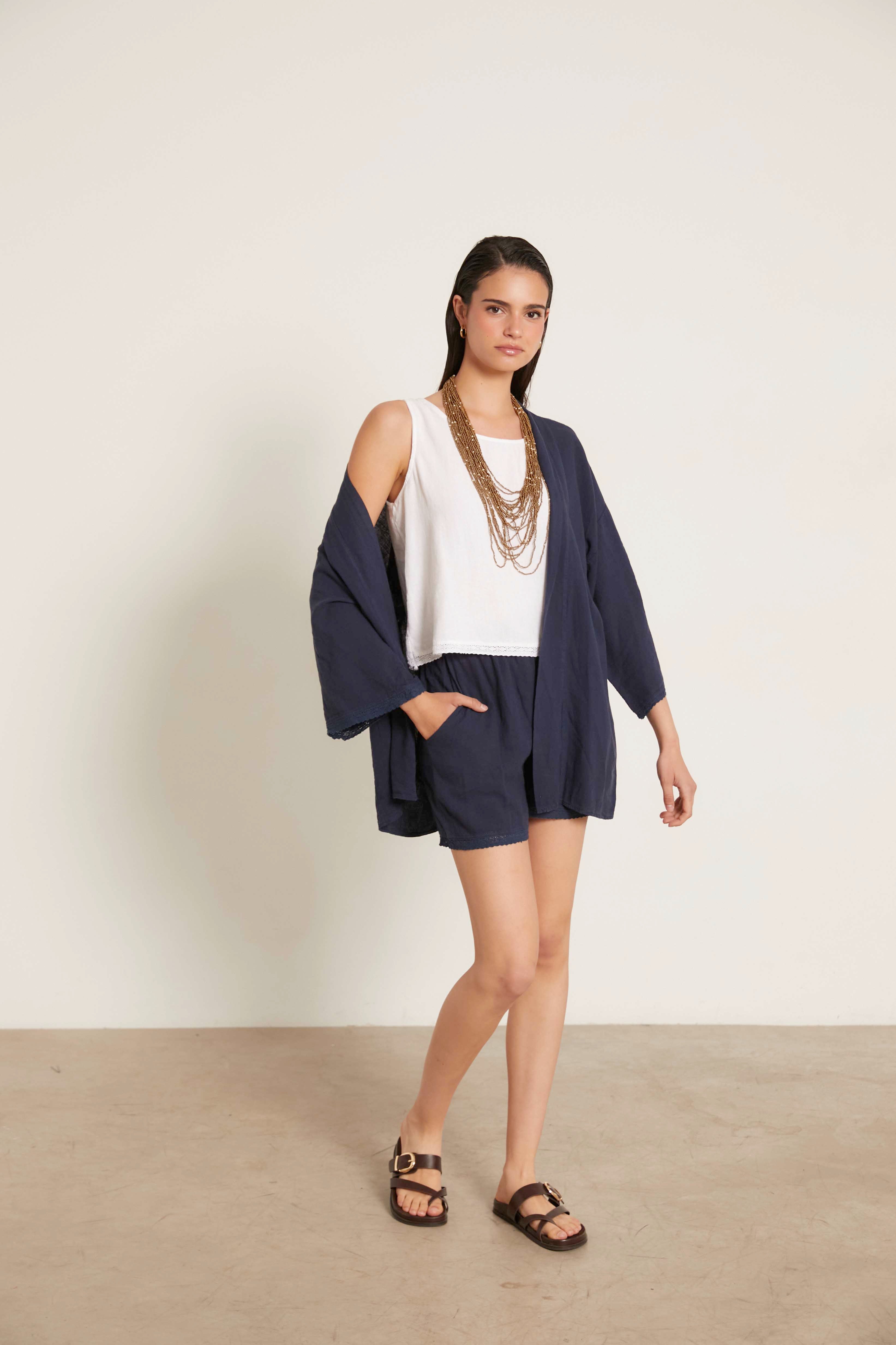 Short lino puntilla azul marino