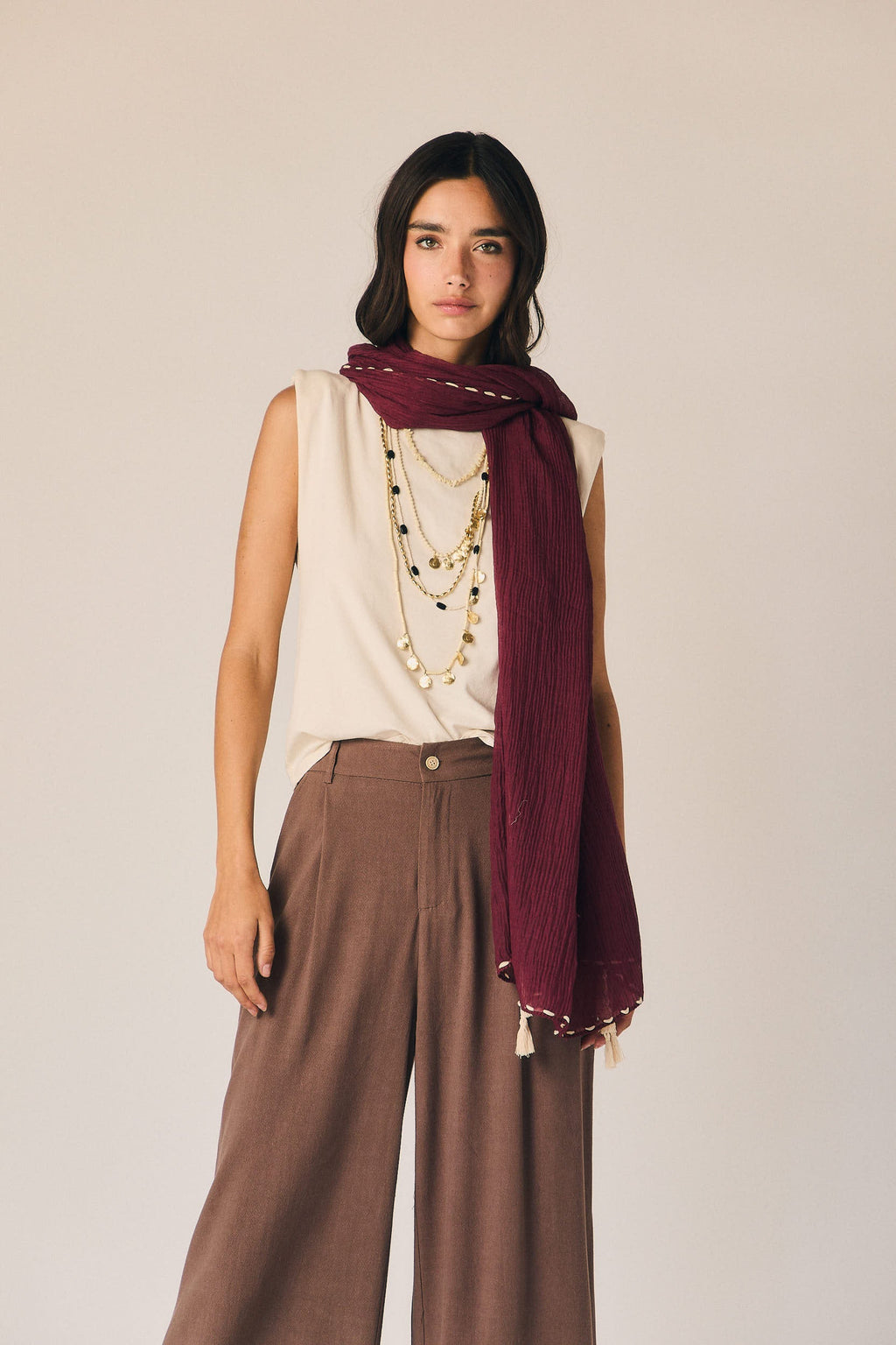 Pantalón pinzas fluido marrón