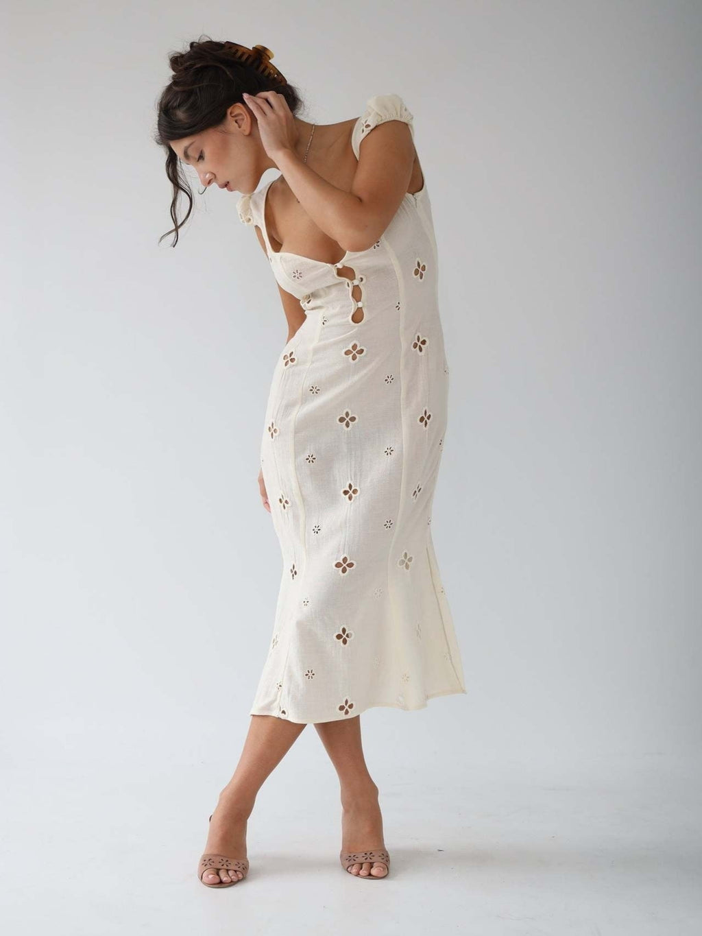 Esmeralda | Vestido Midi de Invitada de Boda Mujer Bordado Calado