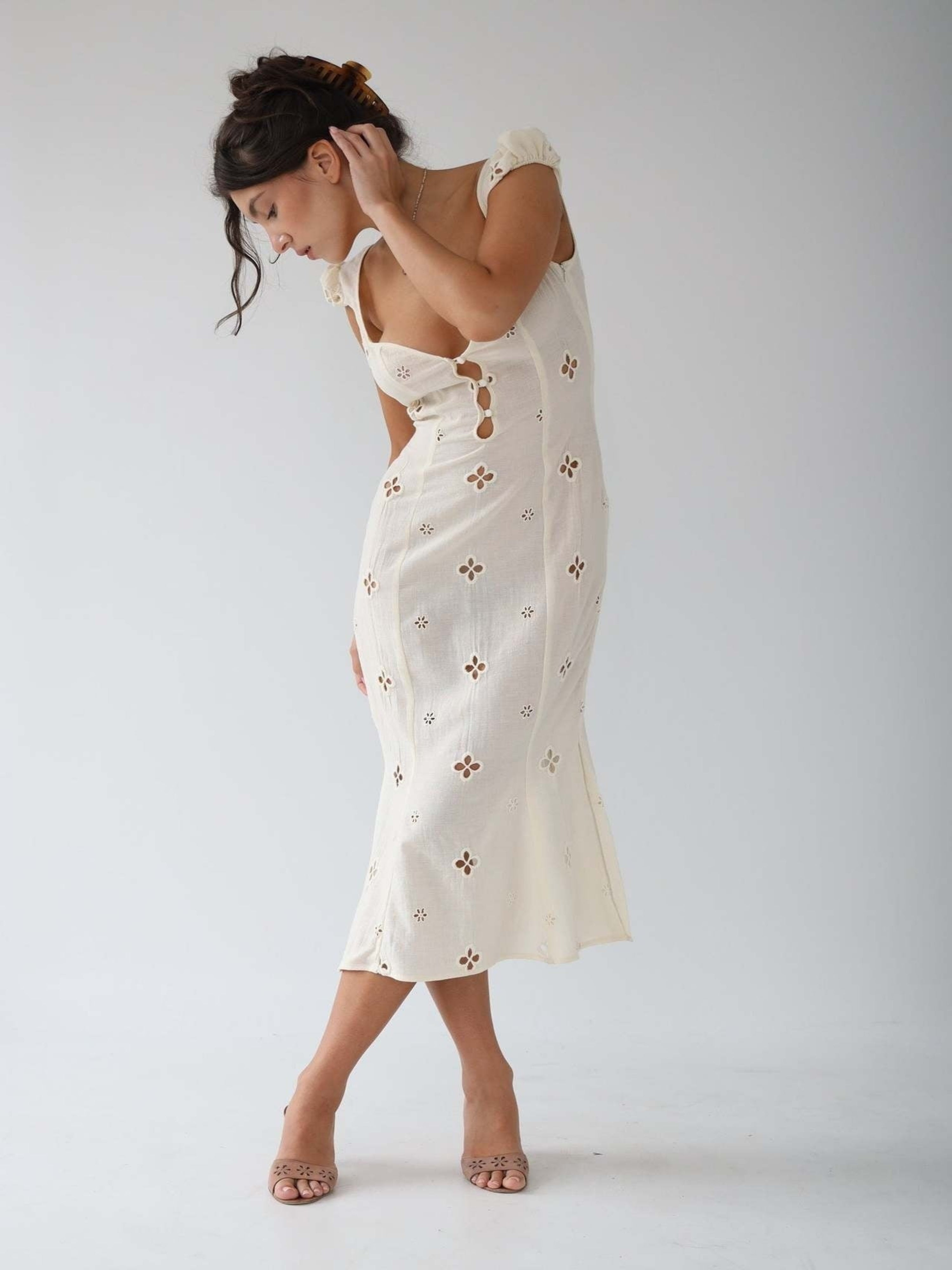 Esmeralda | Vestido Midi de Invitada de Boda Mujer Bordado Calado