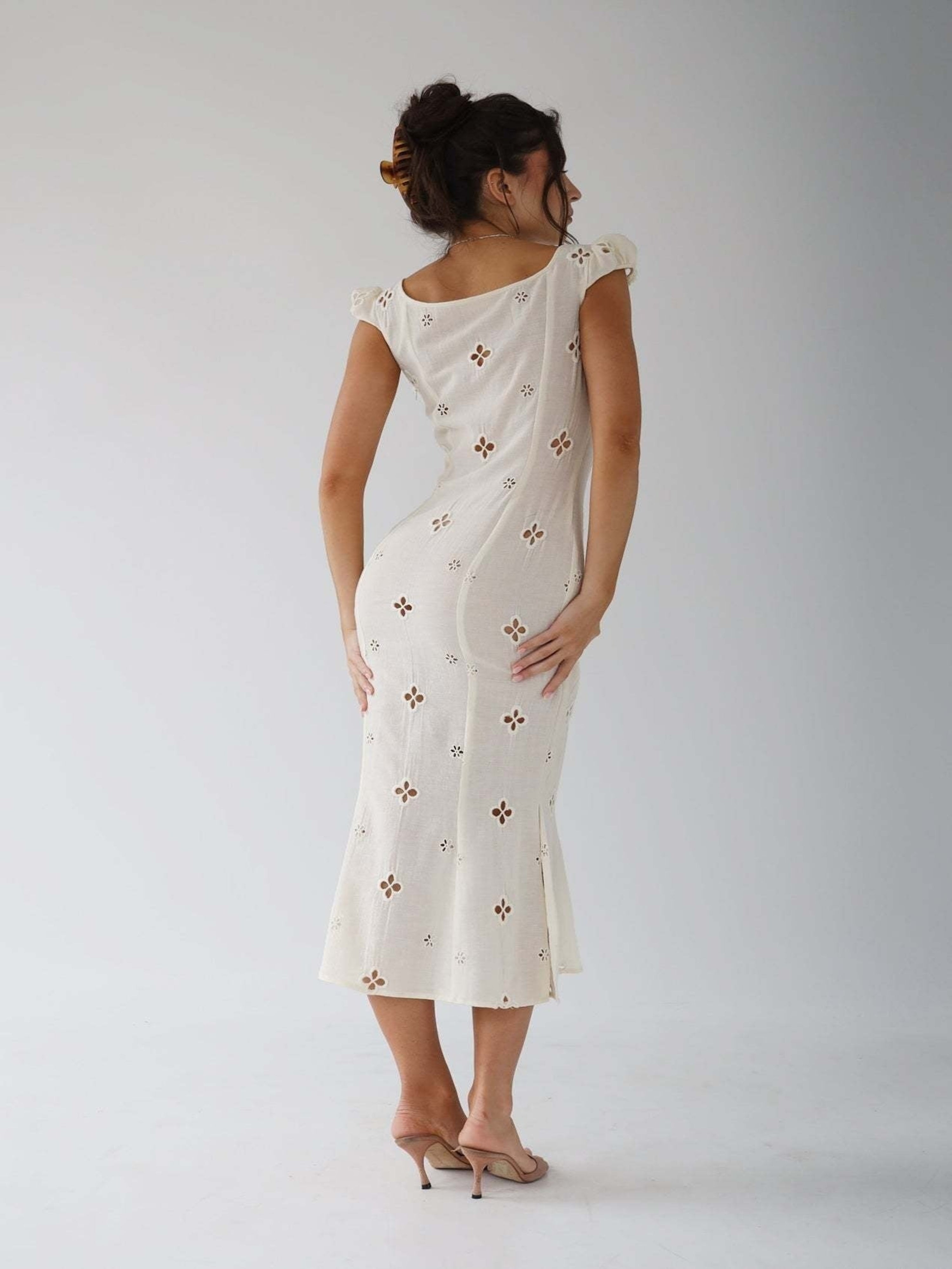Esmeralda | Vestido Midi de Invitada de Boda Mujer Bordado Calado