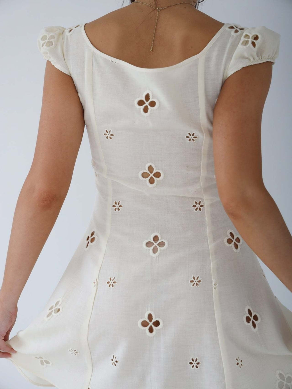 Esmeralda | Vestido Midi de Invitada de Boda Mujer Bordado Calado